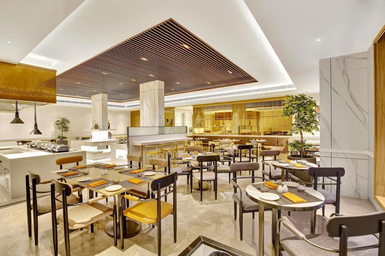 Park Inn By Radisson Сурат Екстериор снимка