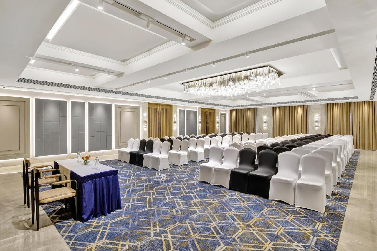 Park Inn By Radisson Сурат Екстериор снимка